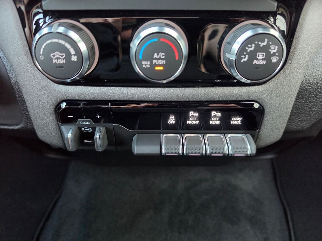 2026 RAM Ram 1500 RAM 1500 EXPRESS CREW CAB 4X4 5'7' BOX
