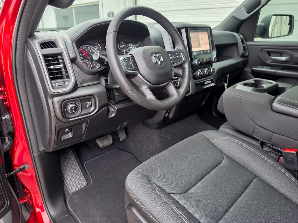 2027 RAM Ram 1500 RAM 1500 EXPRESS CREW CAB 4X4 5'7' BOX