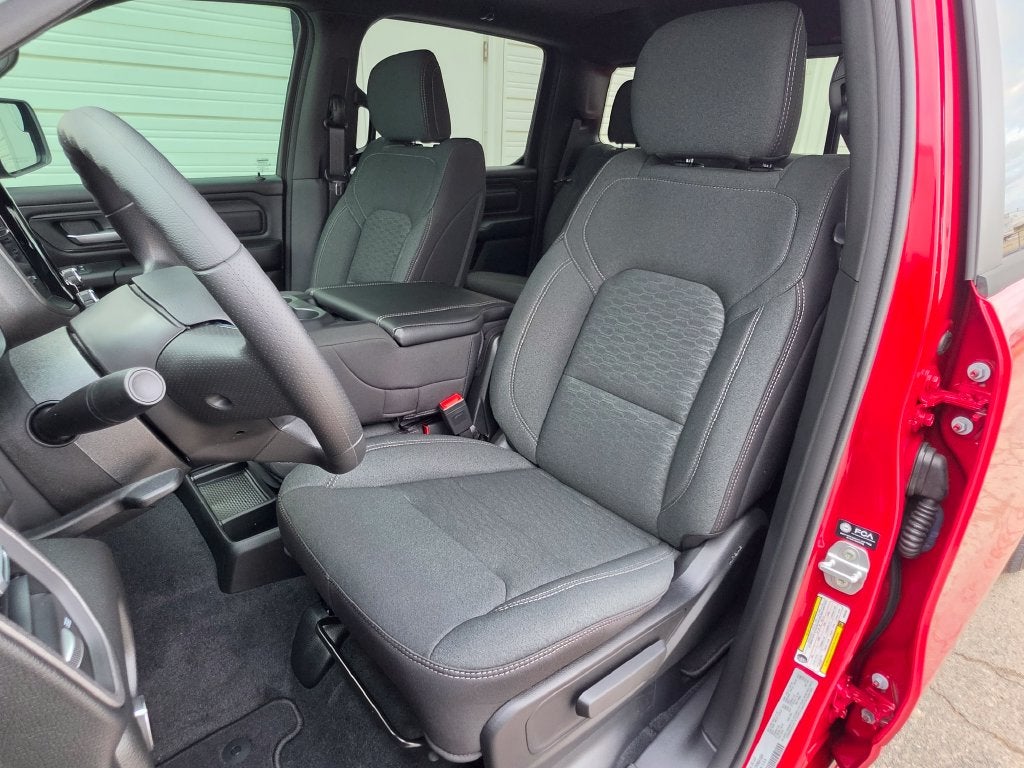2027 RAM Ram 1500 RAM 1500 EXPRESS CREW CAB 4X4 5'7' BOX