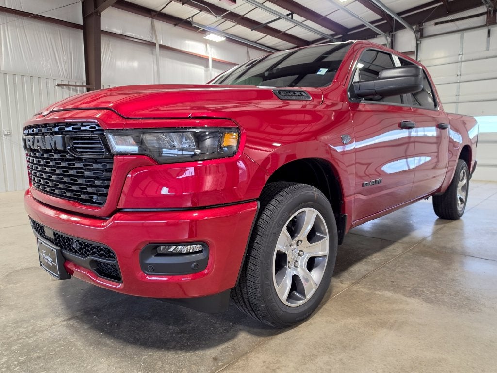 2027 RAM Ram 1500 RAM 1500 EXPRESS CREW CAB 4X4 5'7' BOX