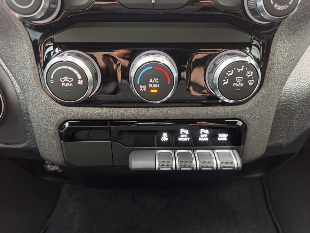 2027 RAM Ram 1500 RAM 1500 EXPRESS CREW CAB 4X4 5'7' BOX