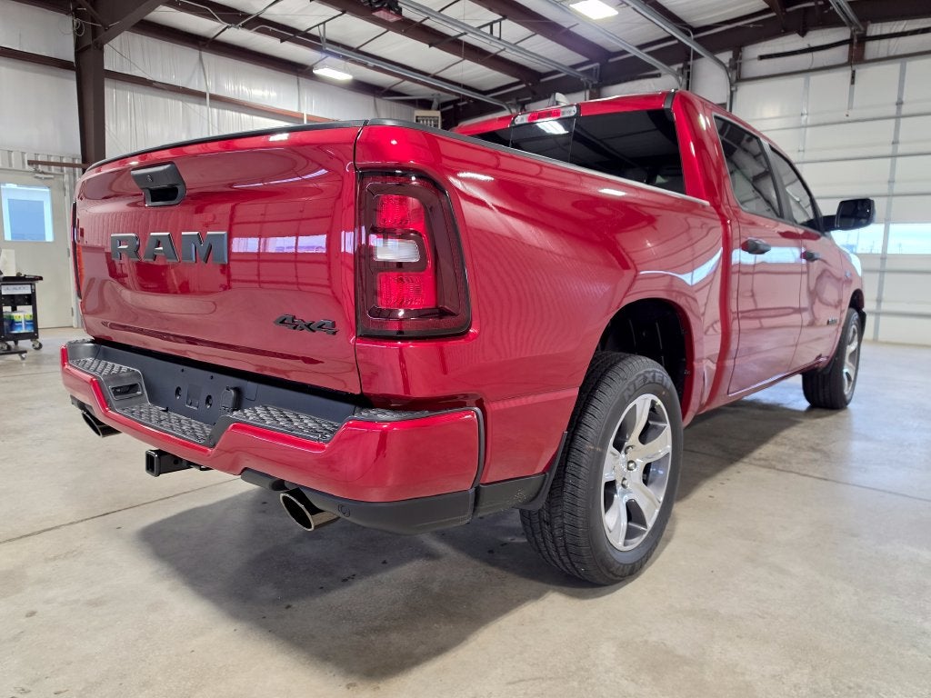 2027 RAM Ram 1500 RAM 1500 EXPRESS CREW CAB 4X4 5'7' BOX