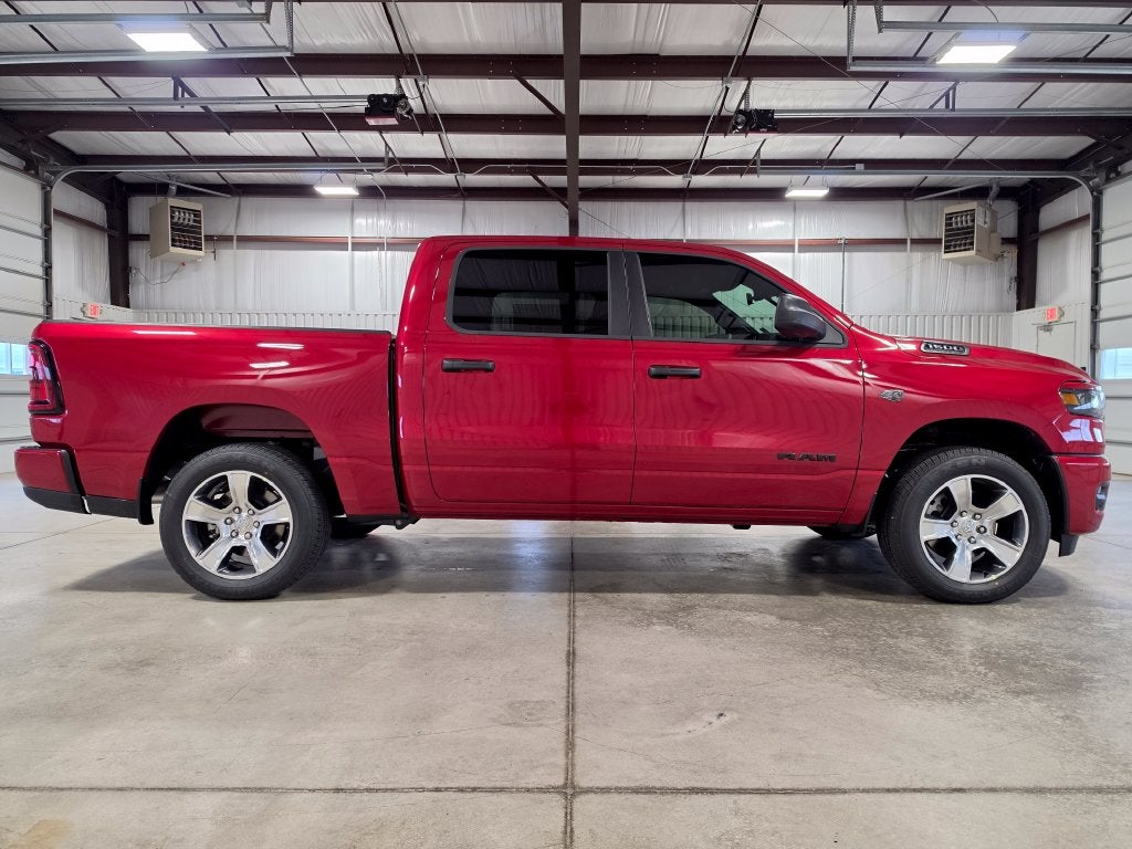 2027 RAM Ram 1500 RAM 1500 EXPRESS CREW CAB 4X4 5'7' BOX