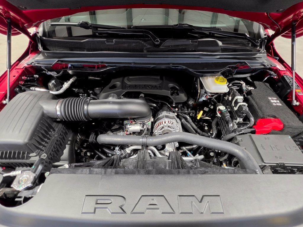 2027 RAM Ram 1500 RAM 1500 EXPRESS CREW CAB 4X4 5'7' BOX