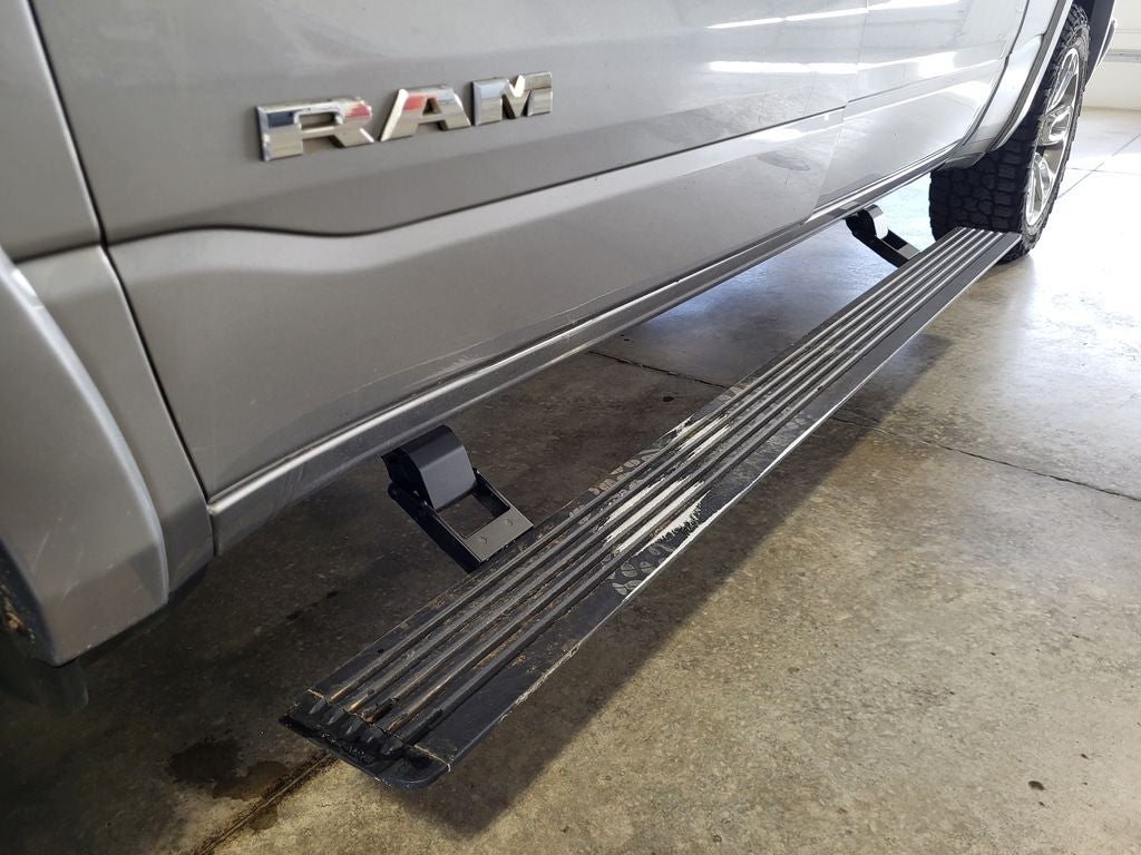 2022 RAM 1500 Laramie Crew Cab 4x4 5'7' Box