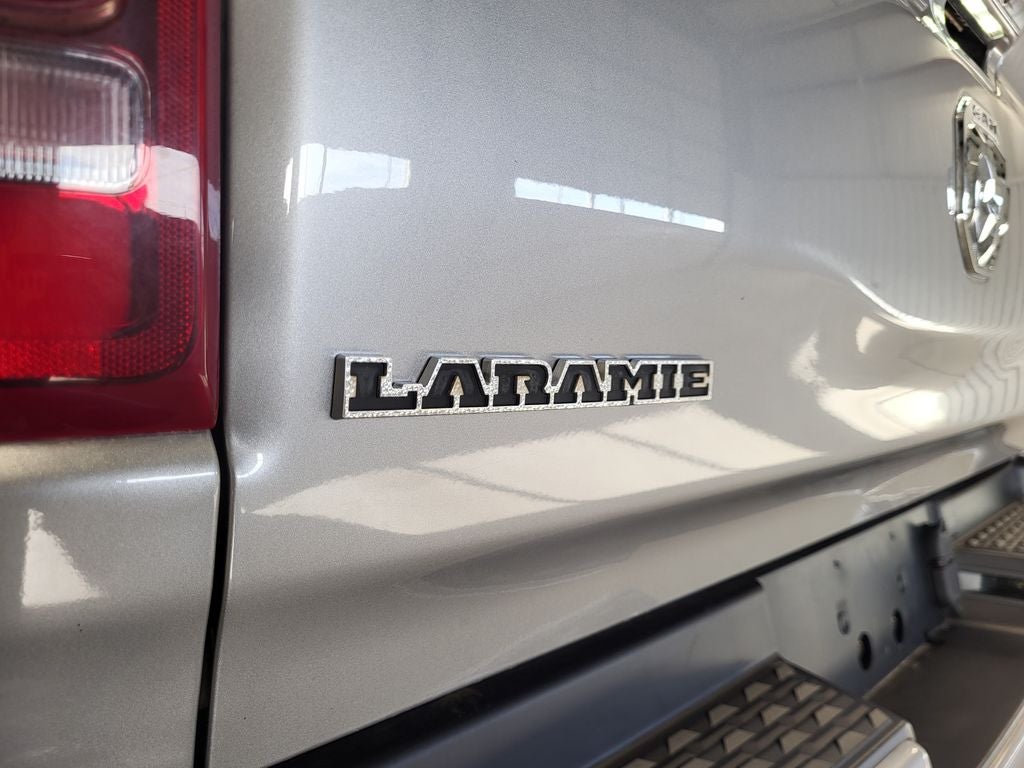2022 RAM 1500 Laramie Crew Cab 4x4 5'7' Box