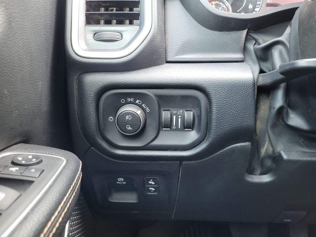 2022 RAM 1500 Laramie Crew Cab 4x4 5'7' Box