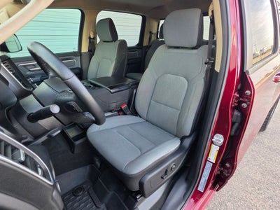 2020 RAM 1500 Big Horn Crew Cab 4x4 6'4' Box