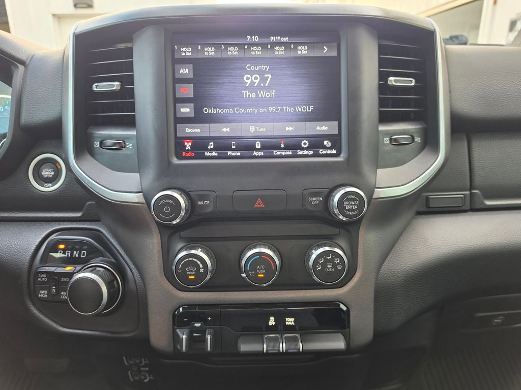 2020 RAM 1500 Big Horn Crew Cab 4x4 6'4' Box