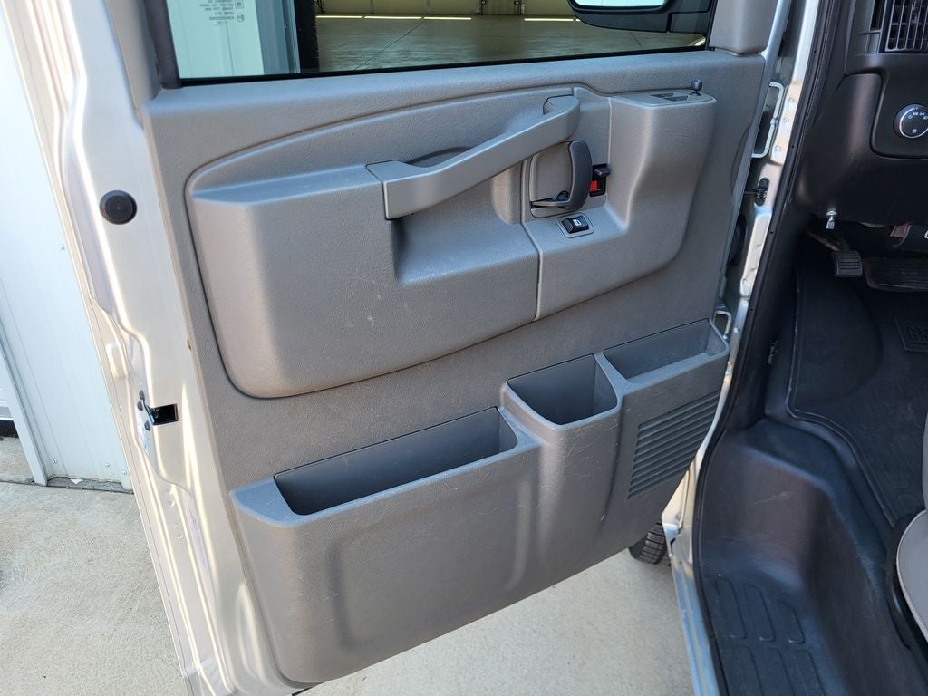 2024 Chevrolet Express Passenger RWD 2500 Regular Wheelbase LT