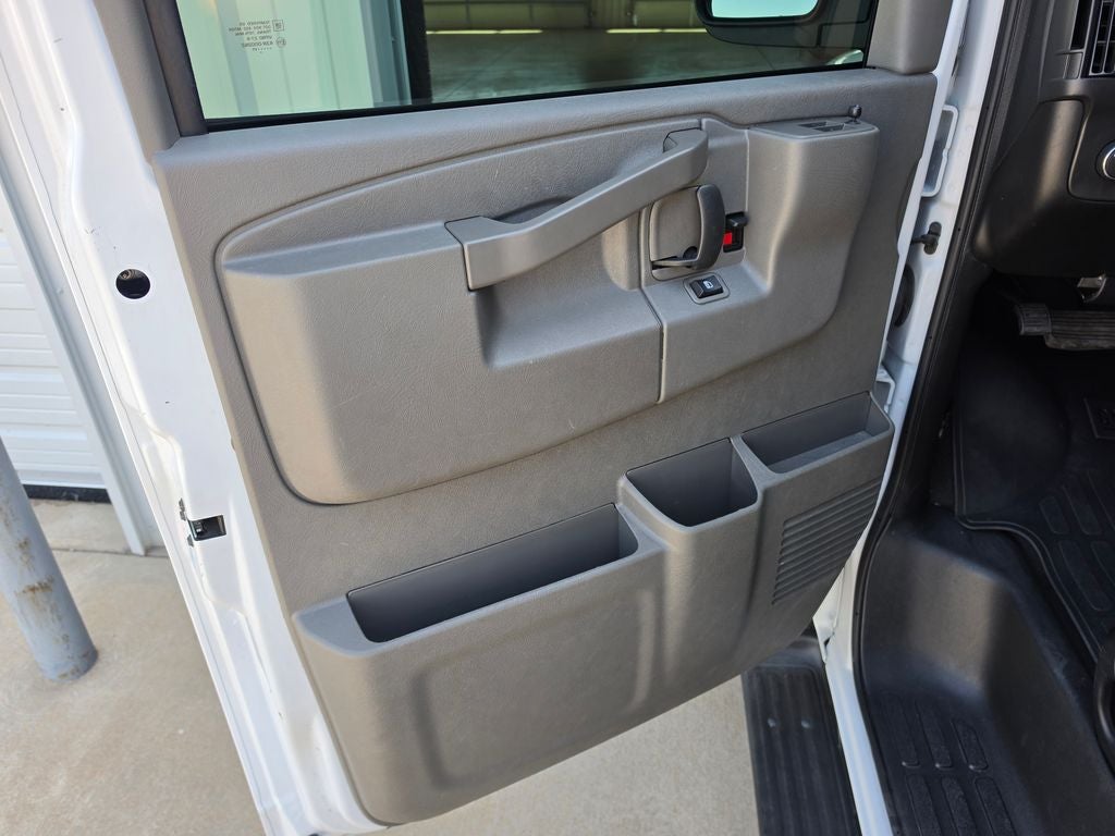 2025 Chevrolet Express Passenger RWD 3500 Extended Wheelbase LT