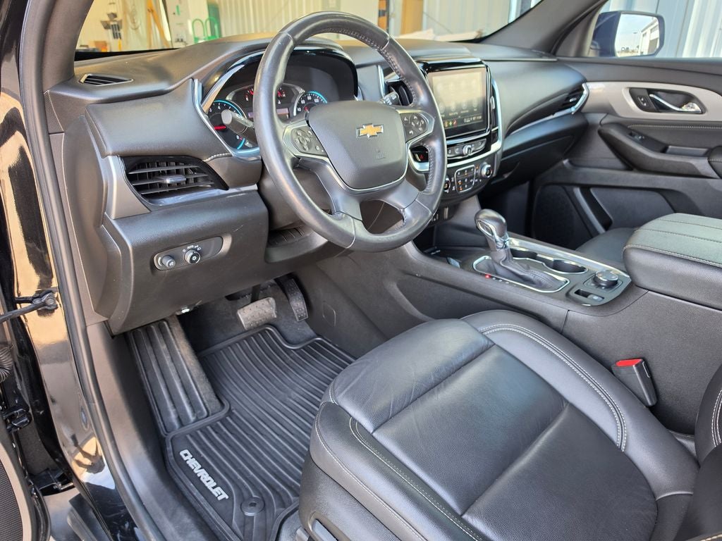 2022 Chevrolet Traverse AWD LT Leather
