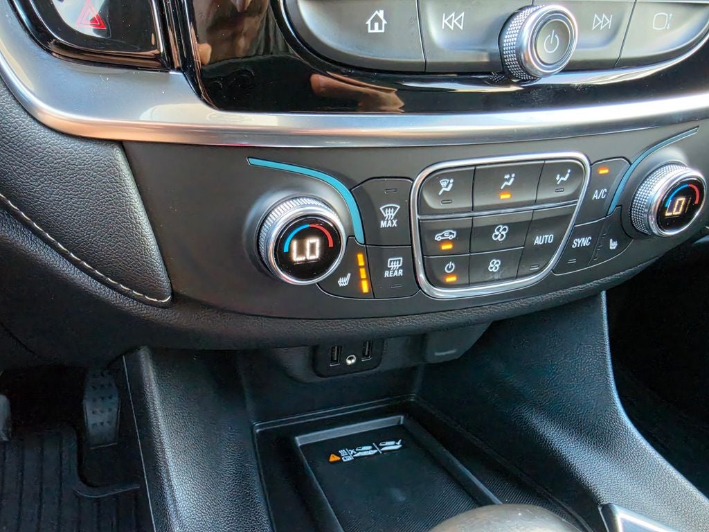 2022 Chevrolet Traverse AWD LT Leather
