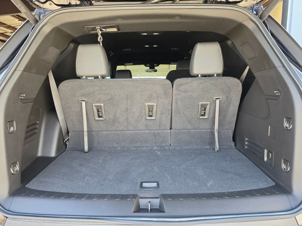 2022 Chevrolet Traverse AWD LT Leather