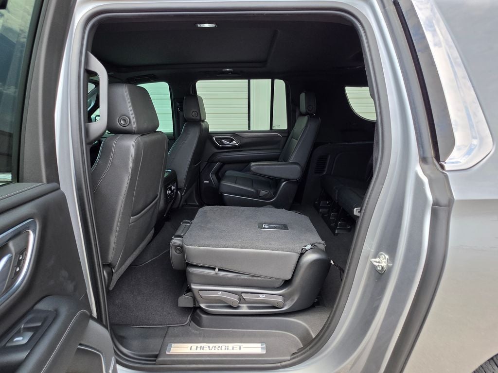 2023 Chevrolet Suburban 4WD LT