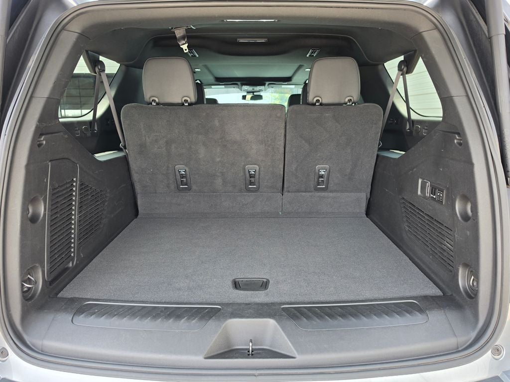 2023 Chevrolet Suburban 4WD LT