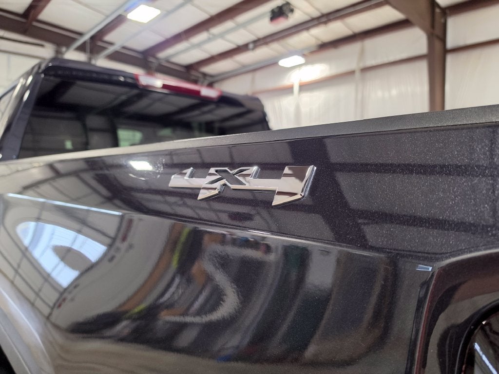 2025 GMC Sierra 1500 4WD Crew Cab Short Box SLT