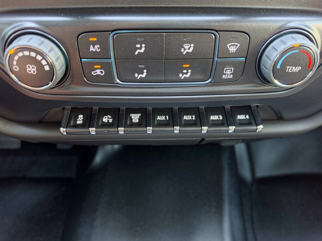 2024 Chevrolet Silverado 6500HD 1WT
