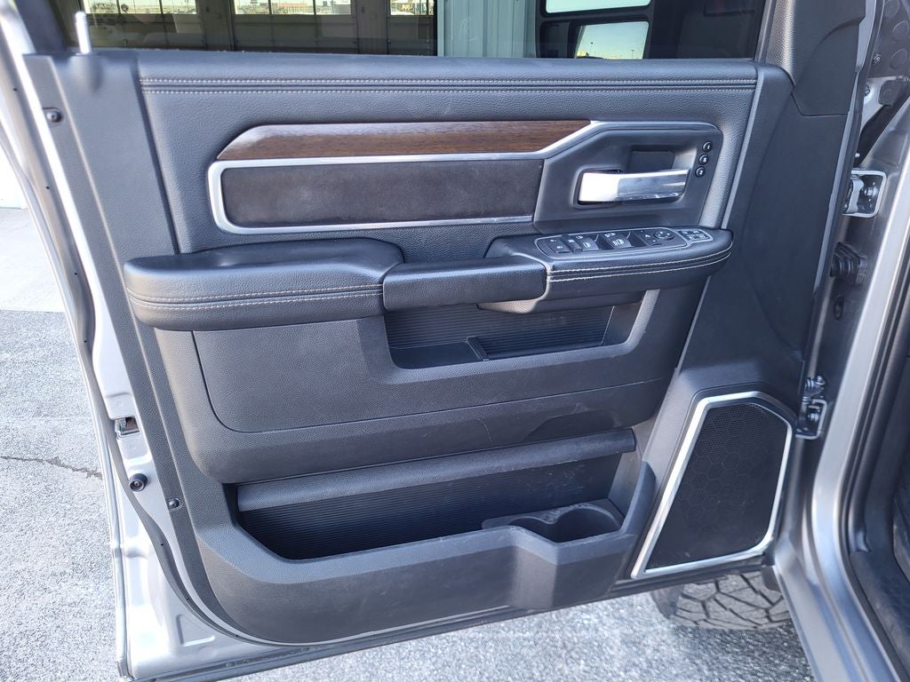 2024 RAM 3500 Laramie Crew Cab 4x4 8' Box