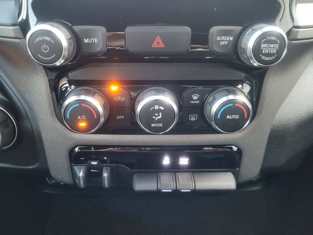 2023 RAM 2500 Tradesman Crew Cab 4x4 6'4' Box