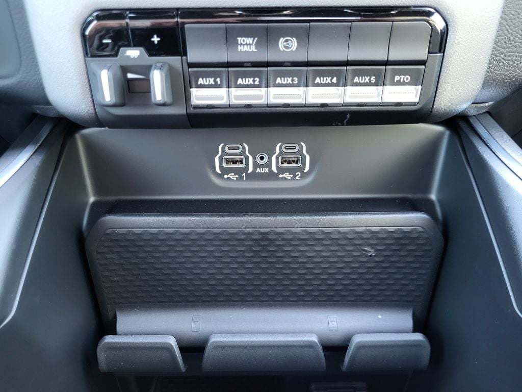 2024 RAM 5500 Chassis Tradesman/SLT