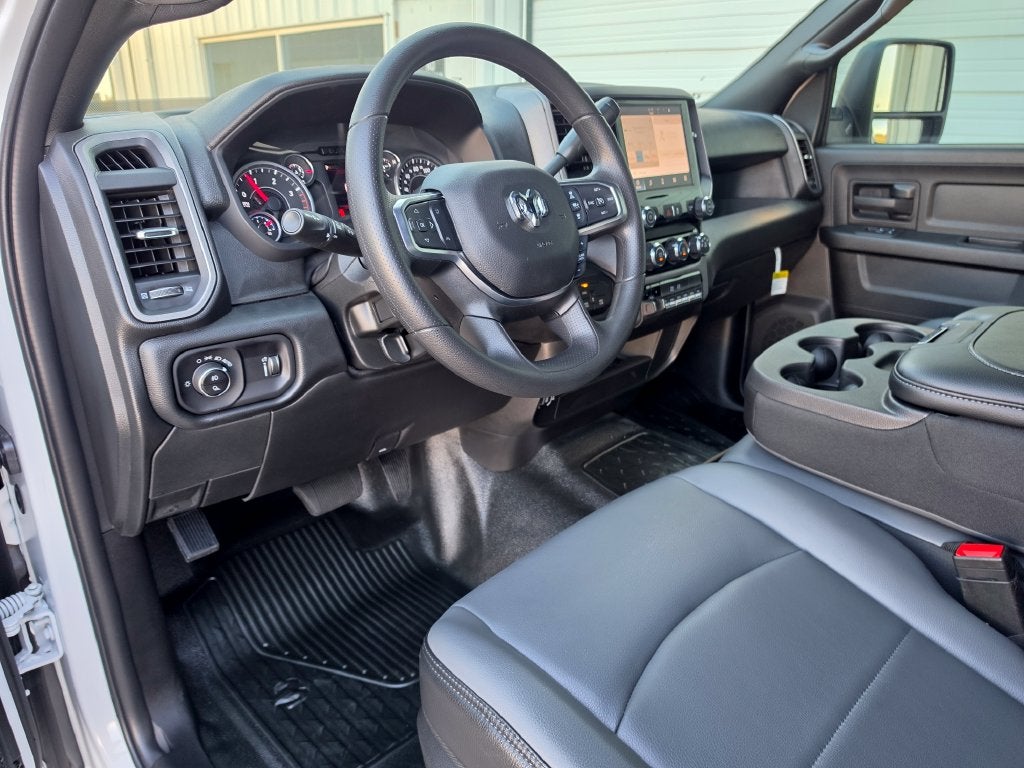 2027 RAM Ram 3500 Chassis Cab RAM 3500 TRADESMAN CREW CAB CHASSIS 4X4 60' CA