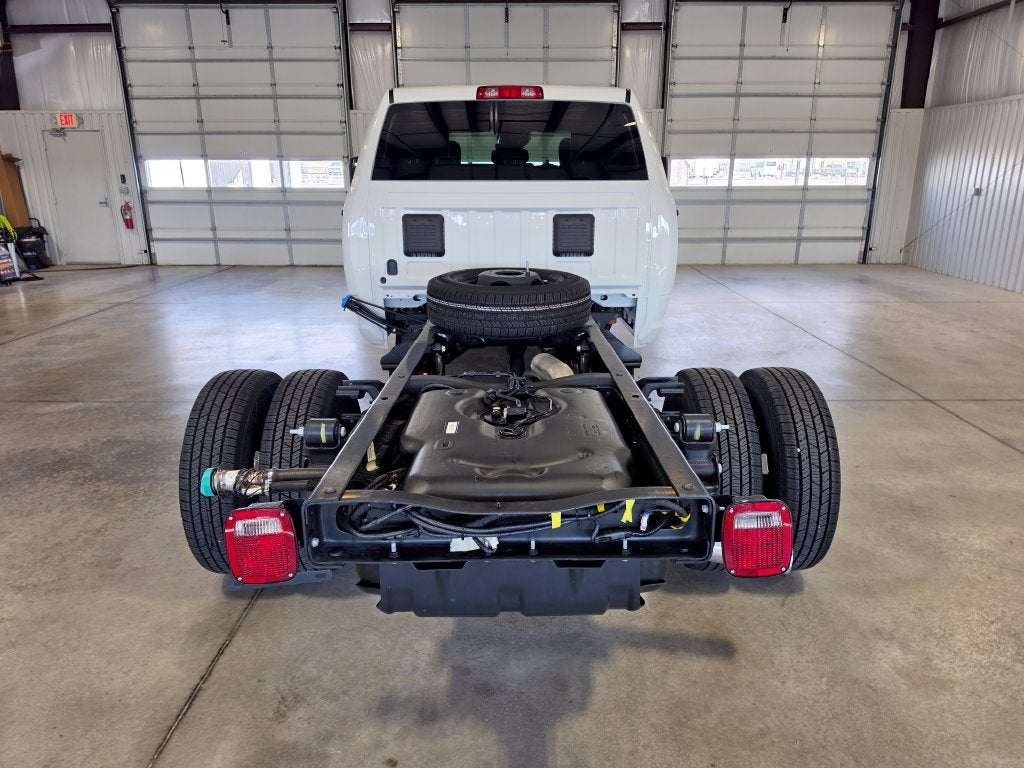 2027 RAM Ram 3500 Chassis Cab RAM 3500 TRADESMAN CREW CAB CHASSIS 4X4 60' CA