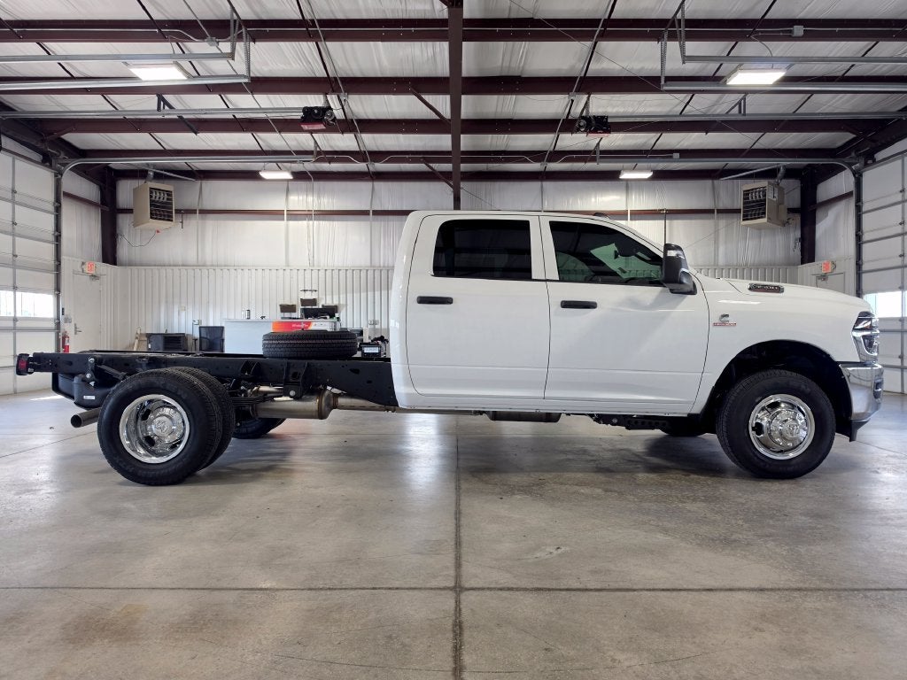 2027 RAM Ram 3500 Chassis Cab RAM 3500 TRADESMAN CREW CAB CHASSIS 4X4 60' CA