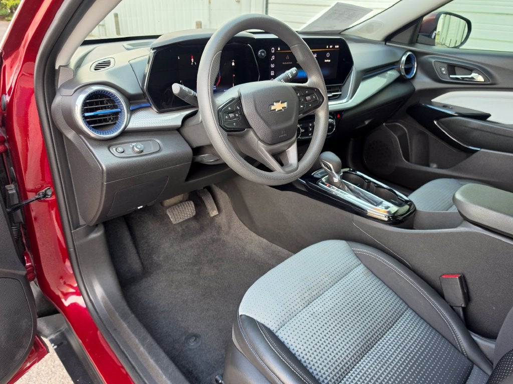 2025 Chevrolet Trax FWD LT