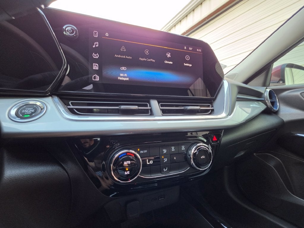 2025 Chevrolet Trax FWD LT